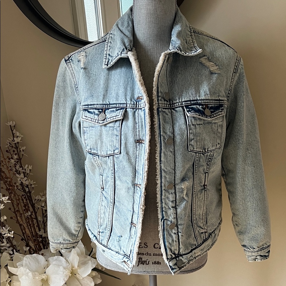 Banana Republic Fur Lined Distressed Jean Jacket. Size XS